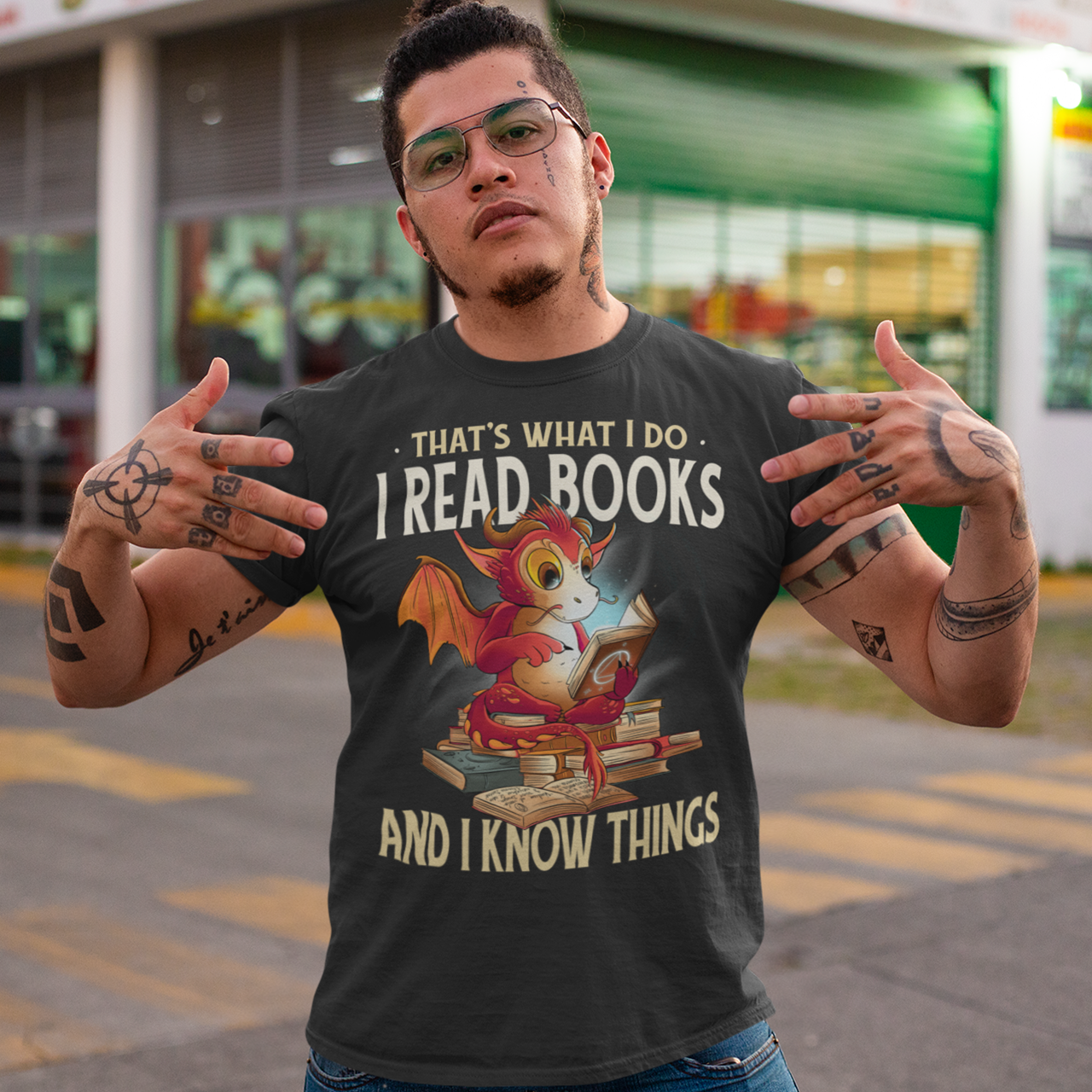 Black t-shirt of a dragon reading books with text "THAT'S WHAT I DO I READ AND KNOW THINGS".